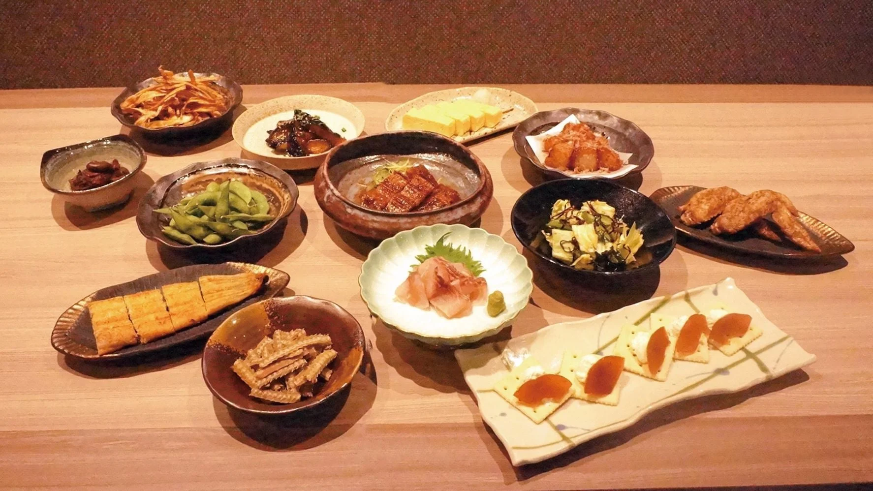 和食の小鉢料理が並べられた画像