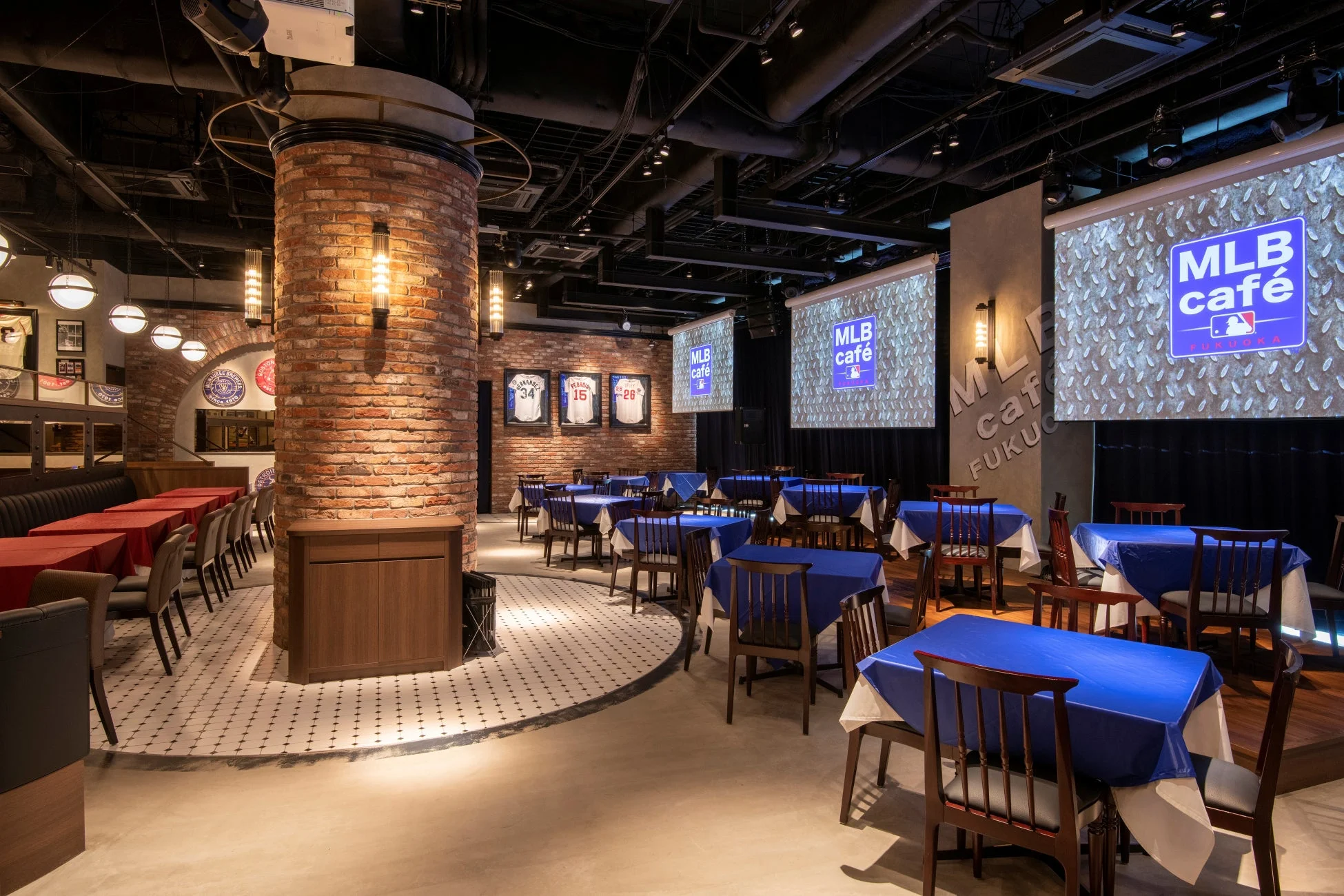 MLB café FUKUOKAの店内