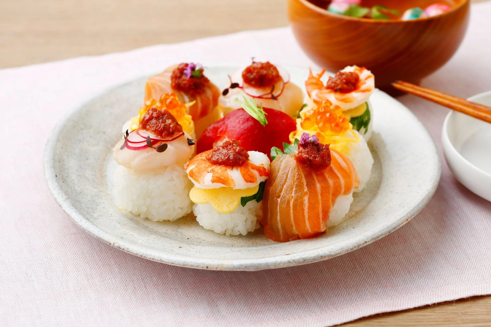 彩り豊かな手毬寿司