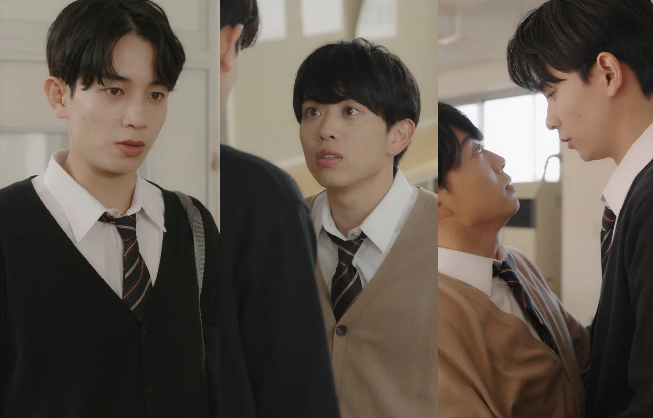 制服姿の男性2人が向き合うシーン