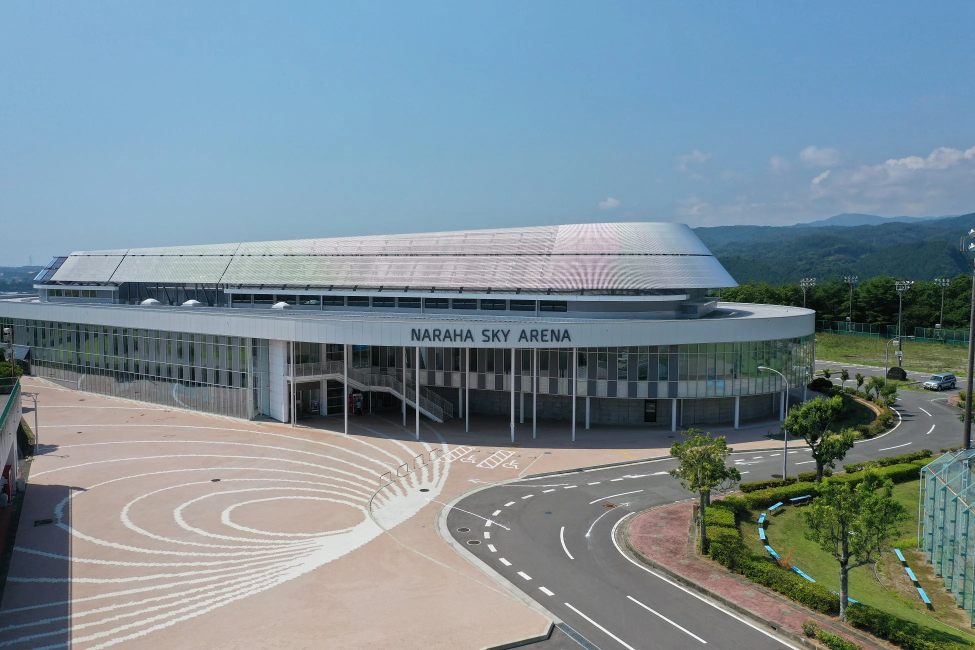 ならはスカイアリーナ外観