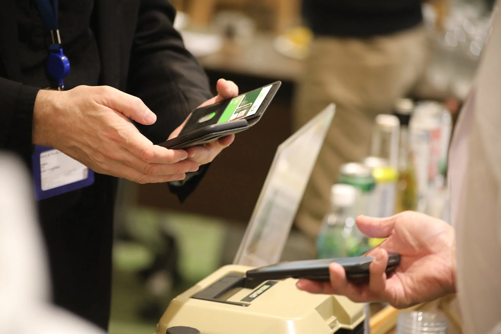 スマートフォン決済の様子