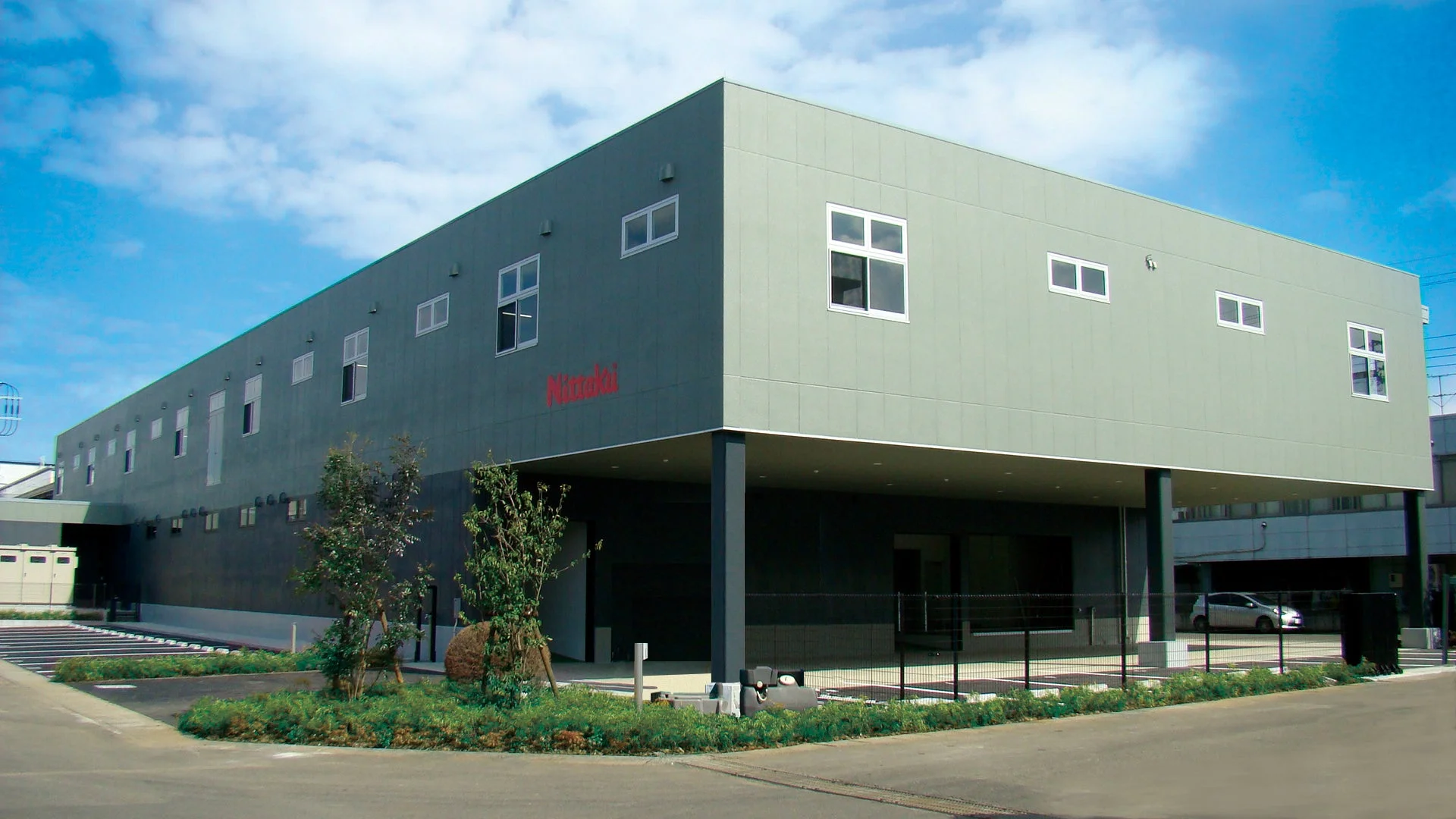 ニッタクのモダンな建物外観の画像