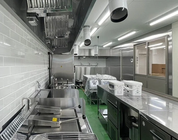 清潔感のある業務用厨房