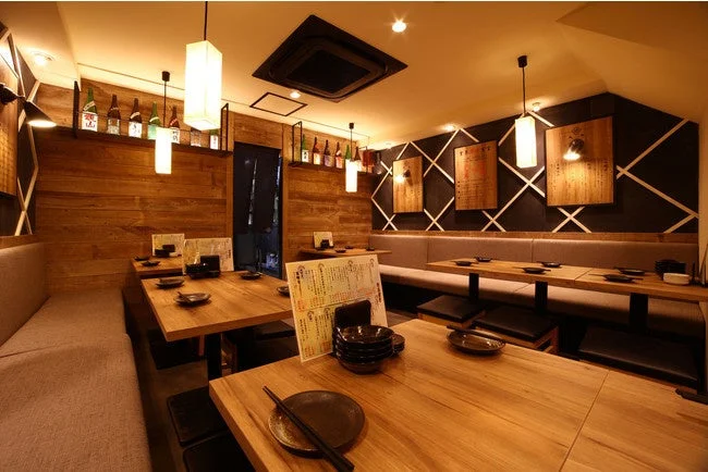 日本酒原価酒蔵の店内