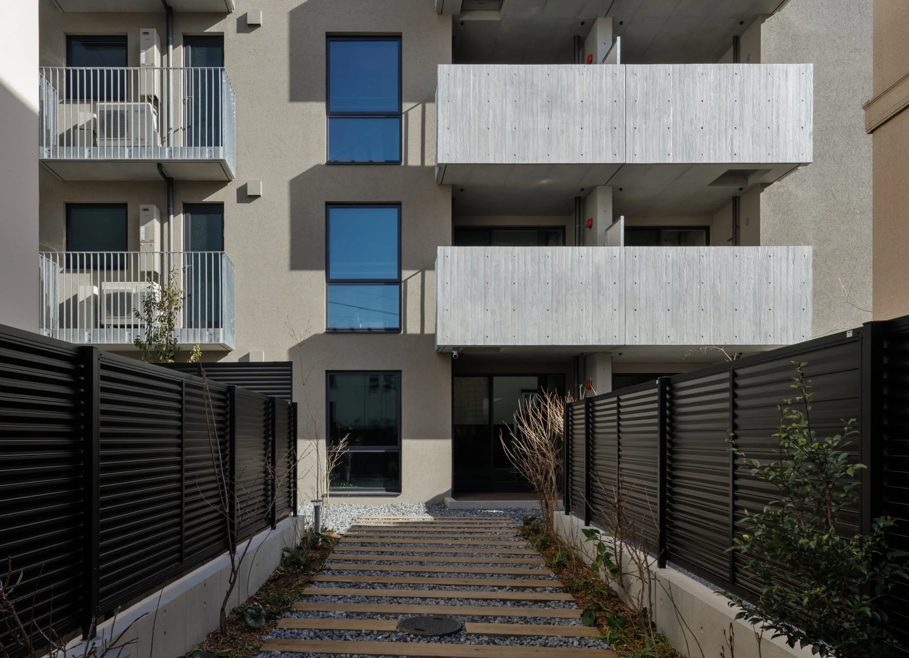 現代的な集合住宅の外観