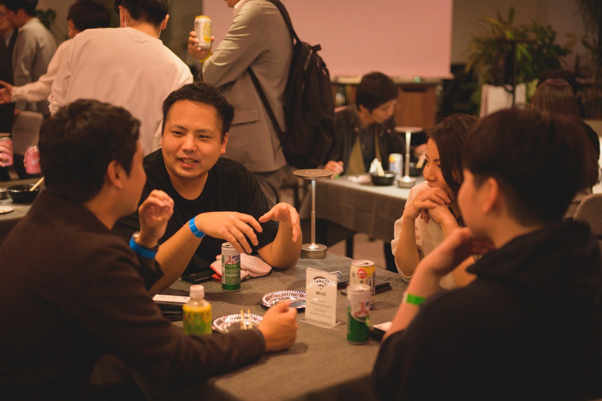 談笑する参加者