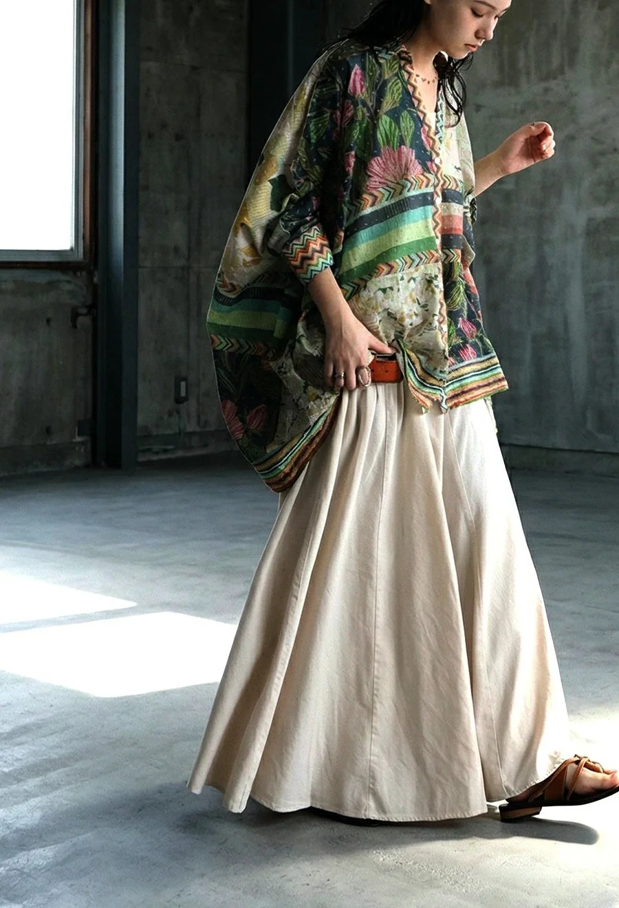 ドビー織り 総柄ブラウス コーディネート