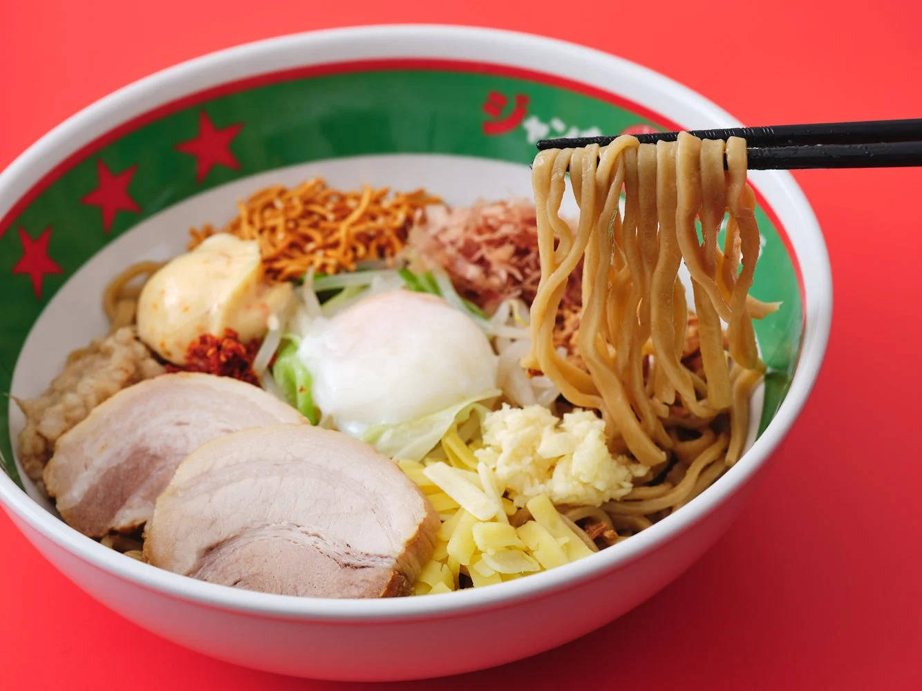 具材たっぷりのまぜそば