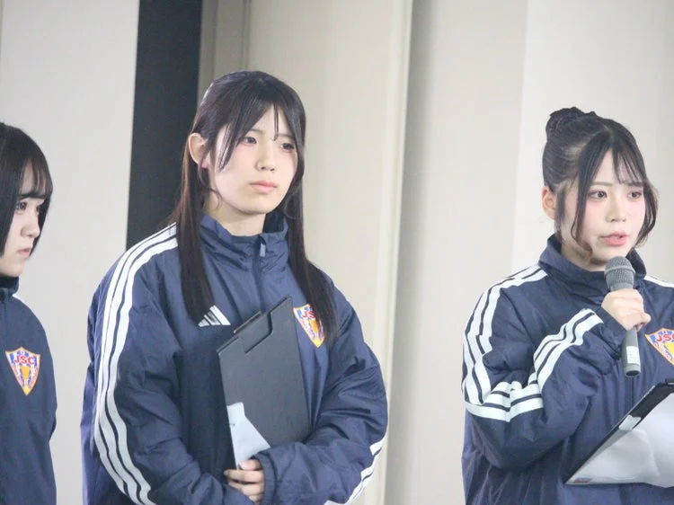 政策提言を発表する学生グループ