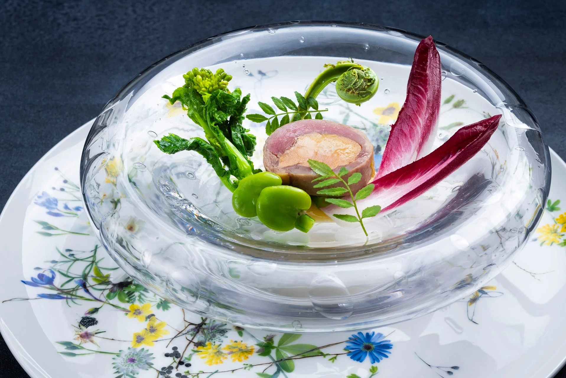 雪解けの洞爺、山の息吹をイメージした一皿