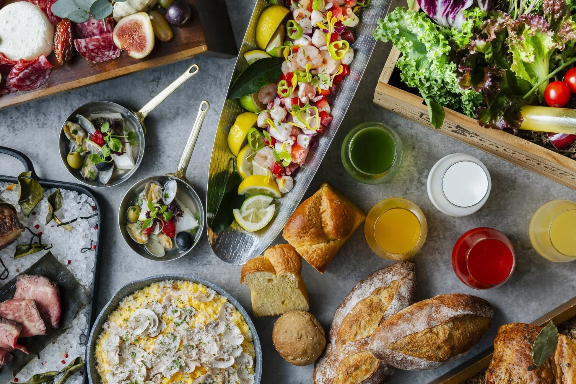 UmiShima Diningの豪華なビュッフェ料理