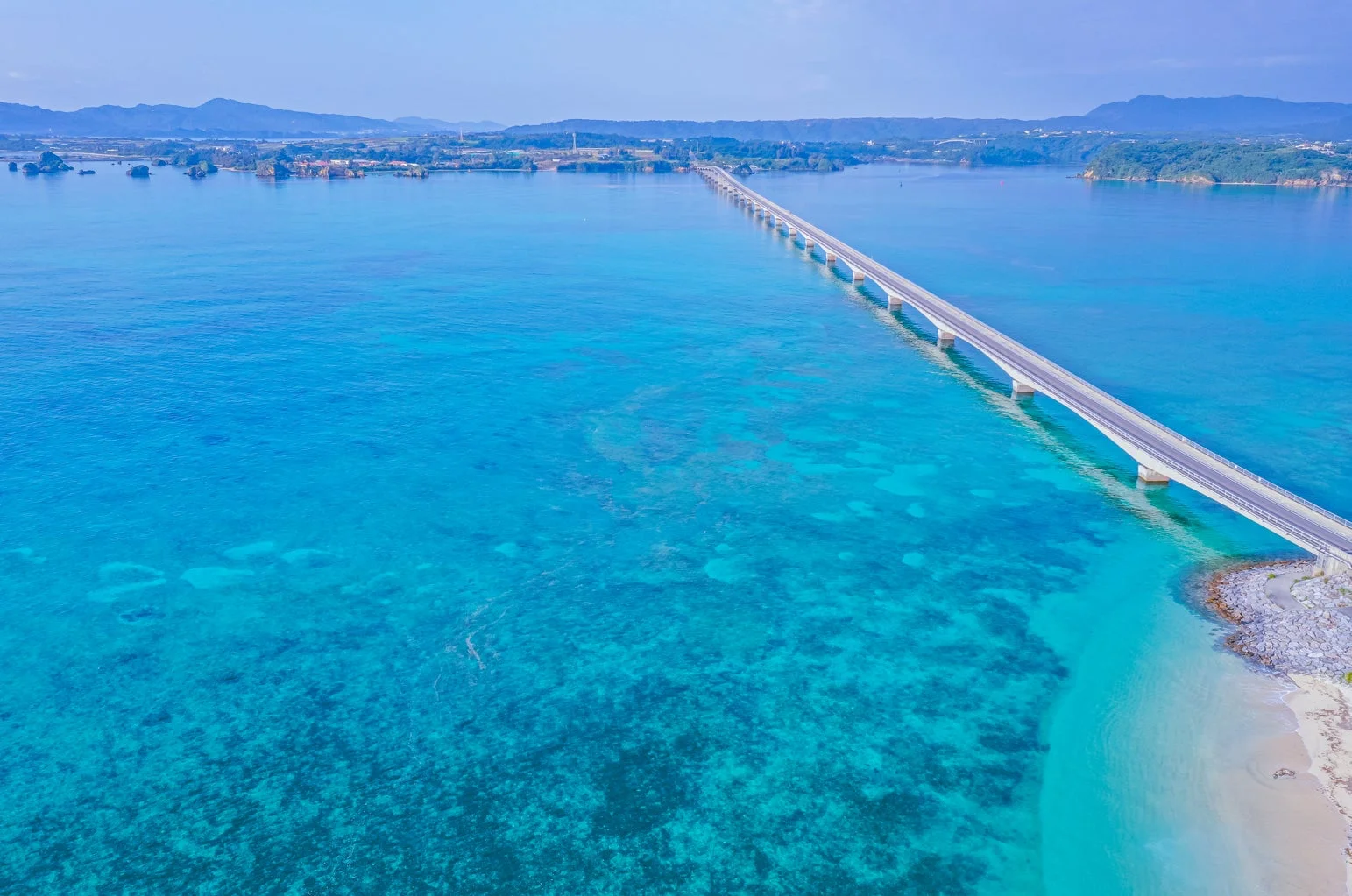 沖縄の橋の空撮