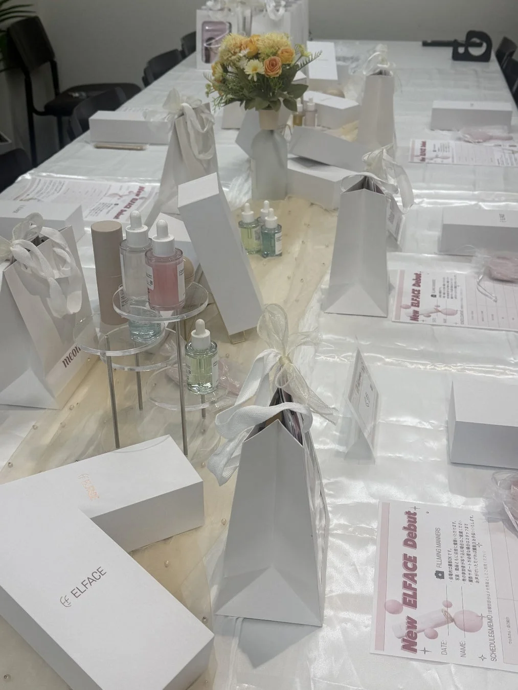 イベント会場のテーブルセッティング