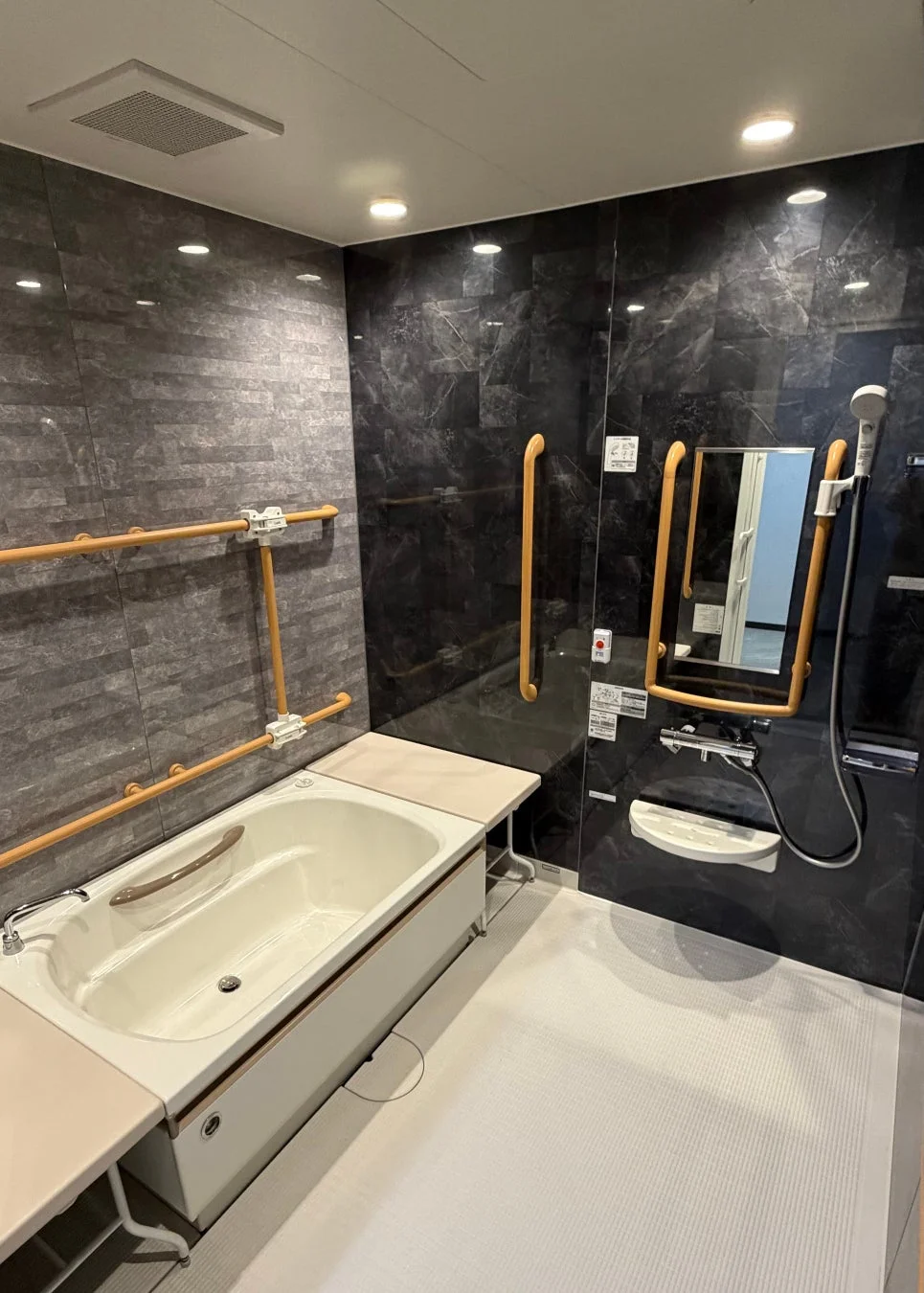 浴室の緊急呼出ボタン