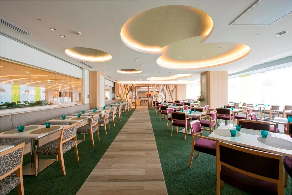 ディッシュパレードの広々とした空間