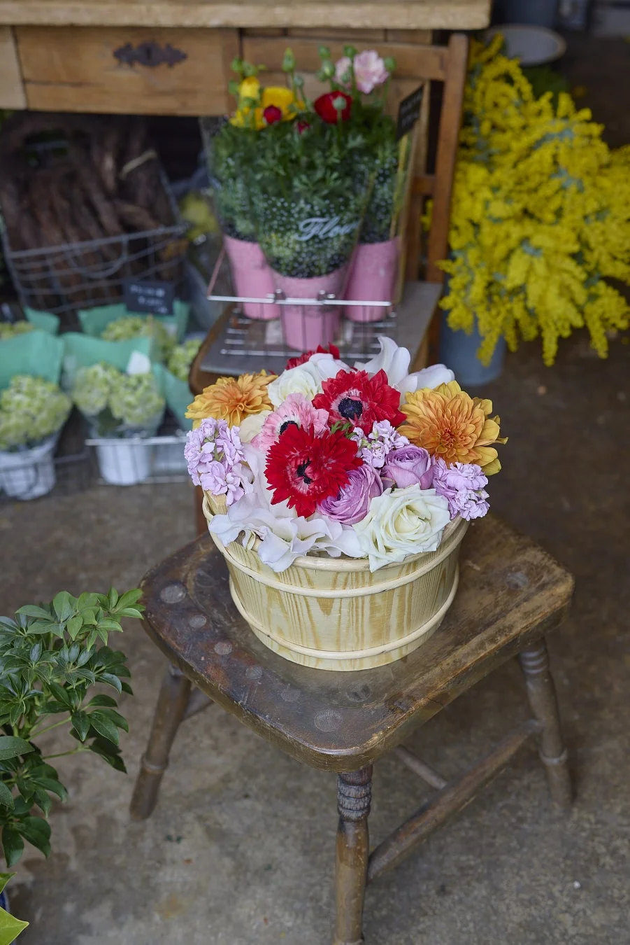 色鮮やかなフラワーアレンジメント