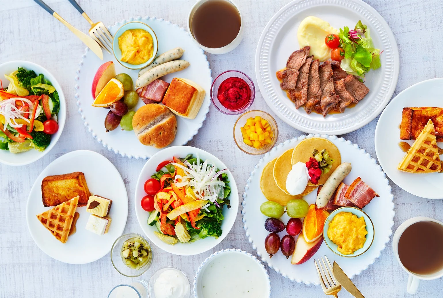 豪華な朝食ブッフェ