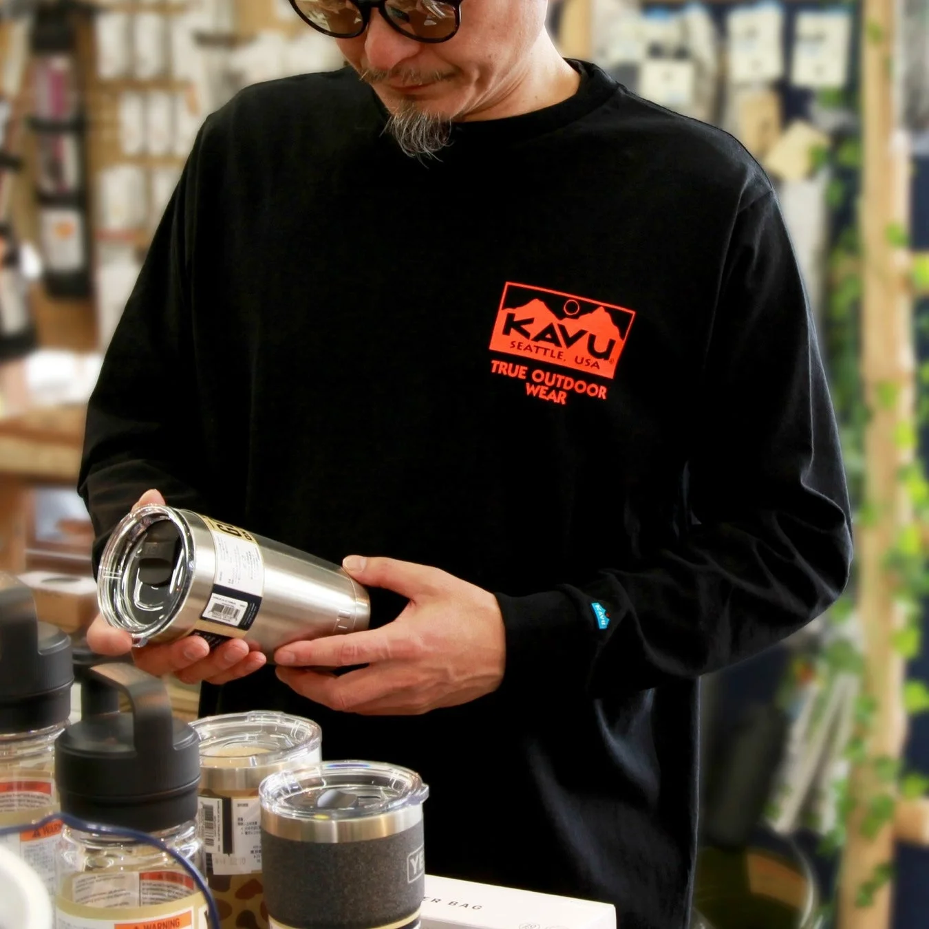 KAVU×Orange 別注 KATSURAGI LS Tee着用イメージ(店内)