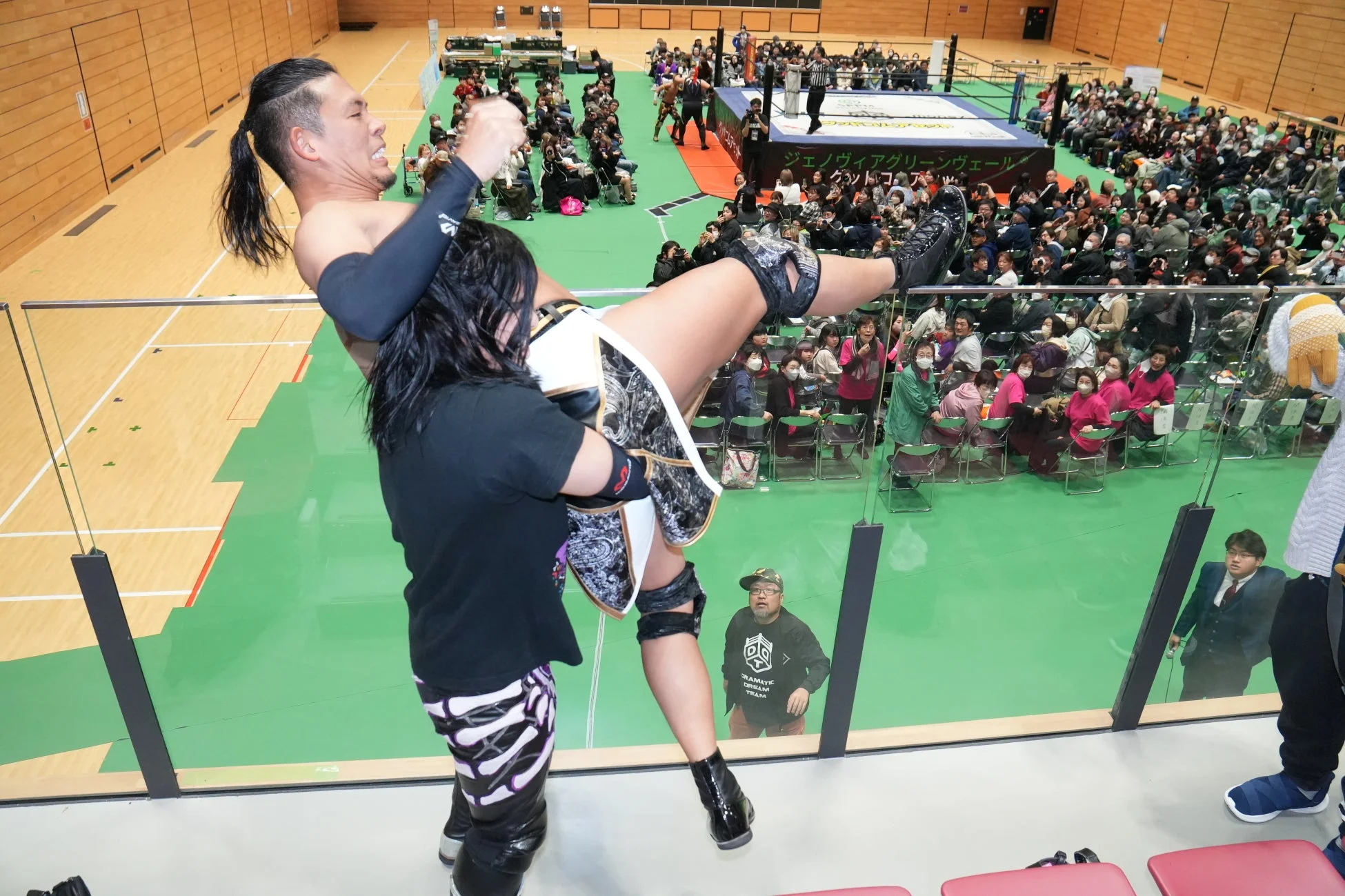 プロレス試合風景