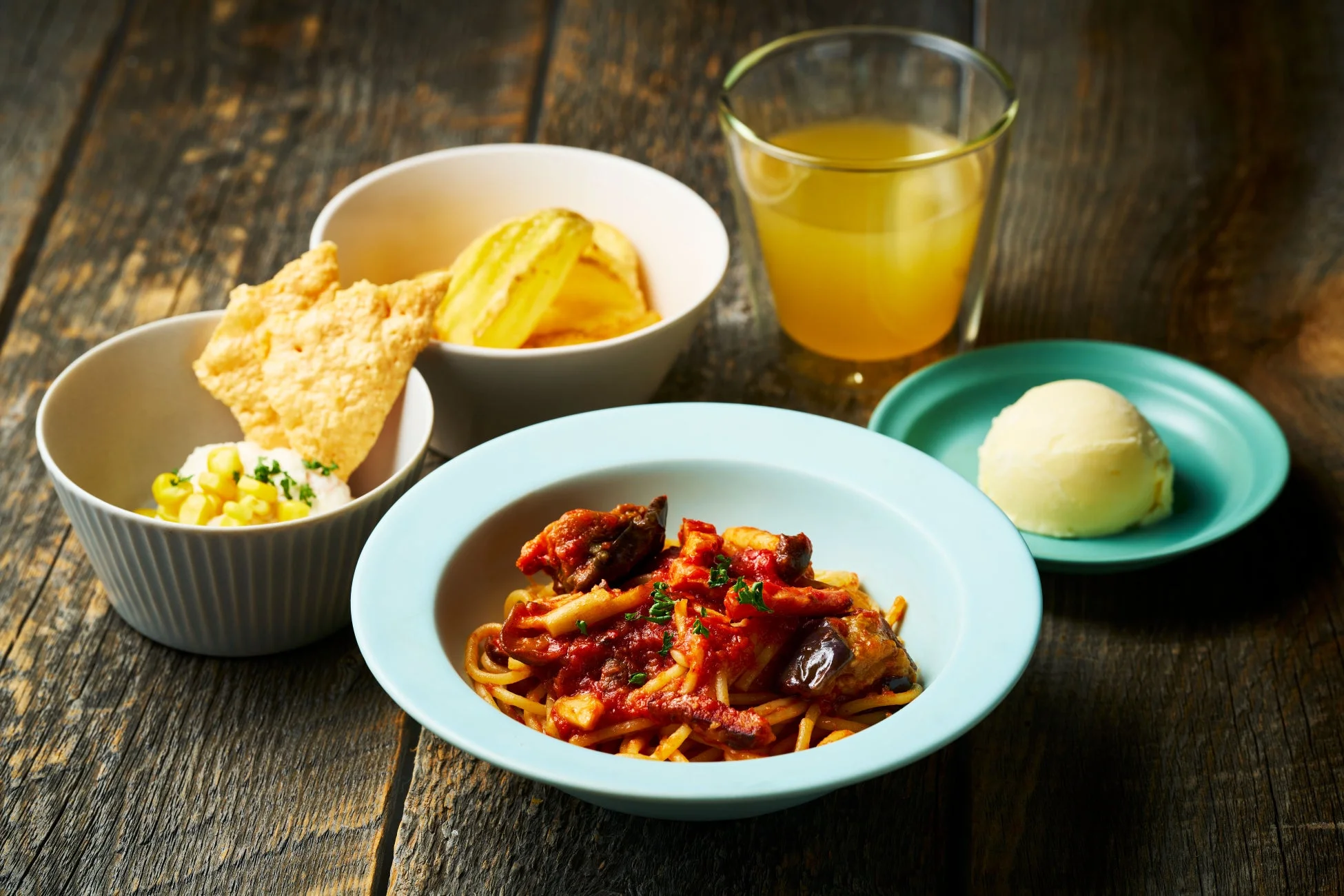 トマトソースパスタを中心としたセットメニュー