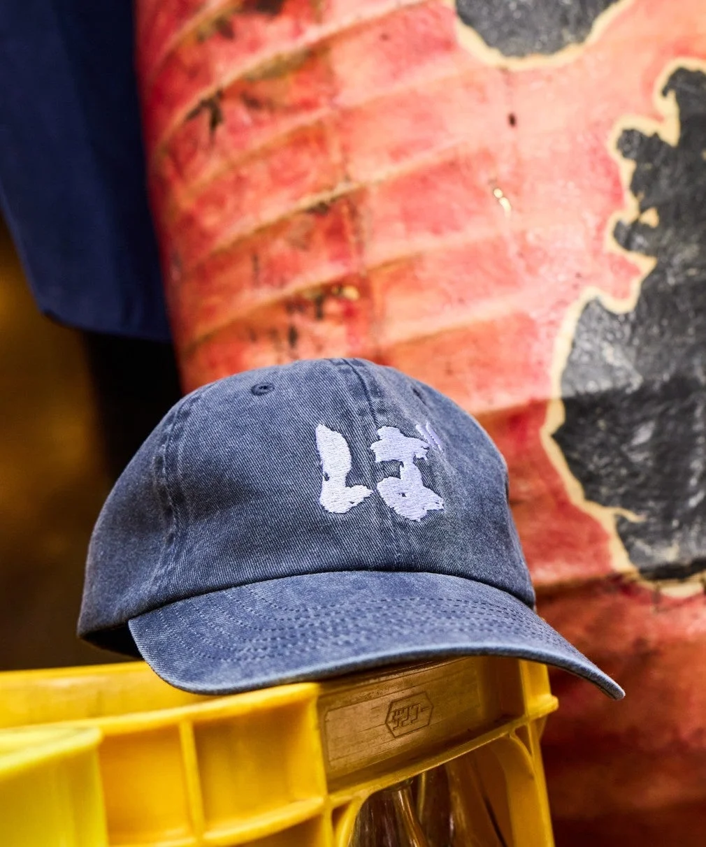 「しほ」と書かれたキャップ