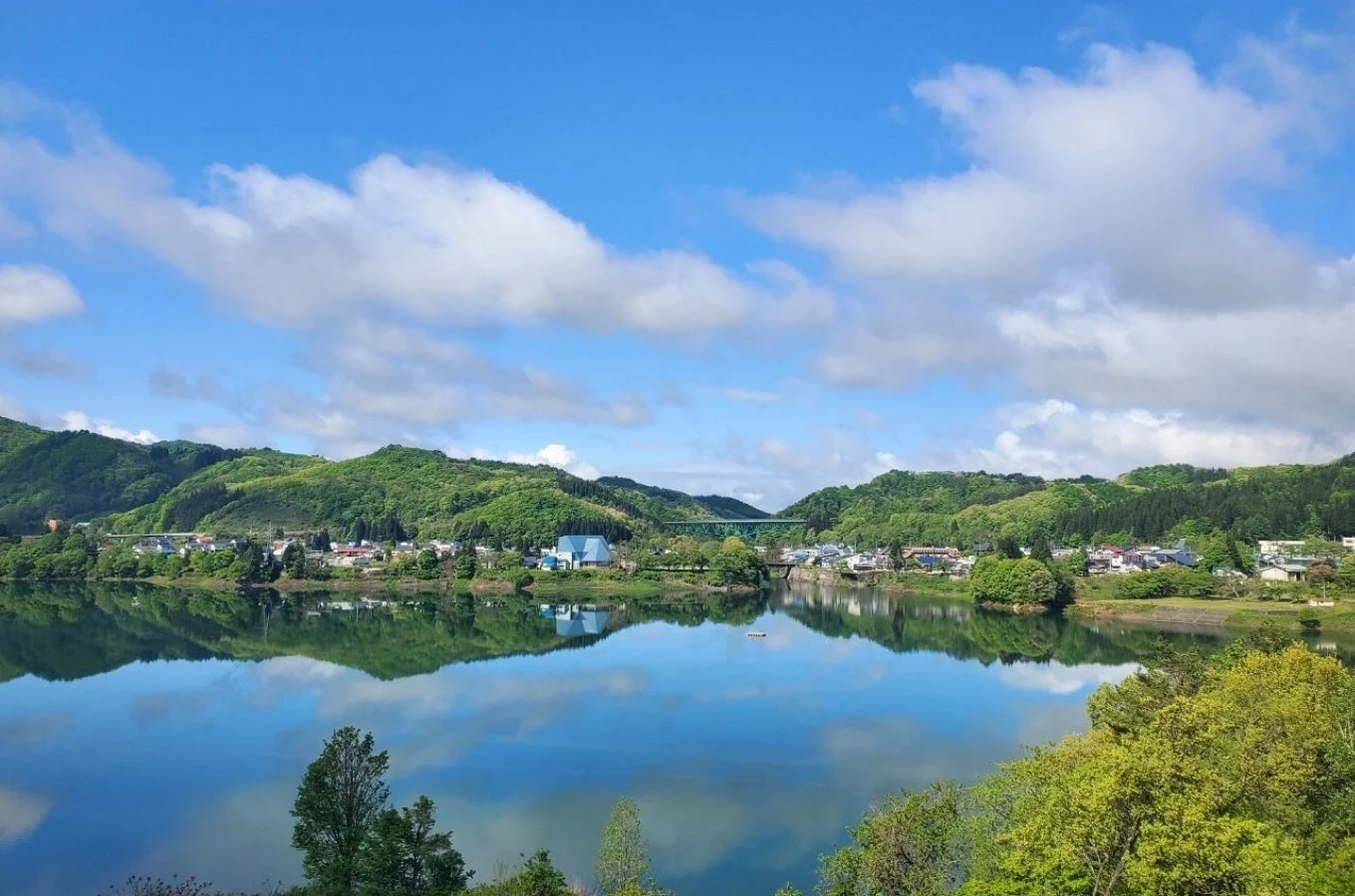 静かで美しい湖の風景