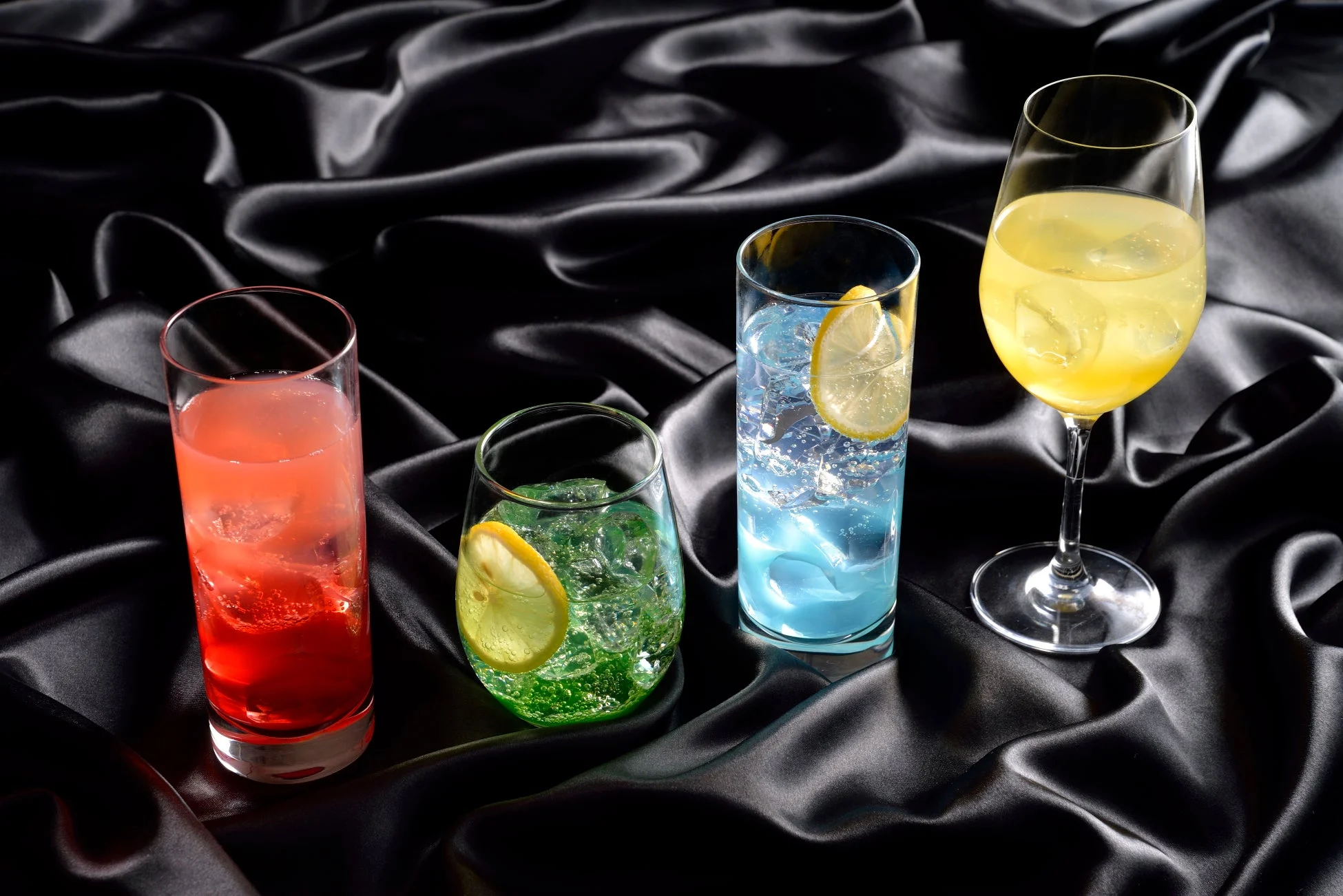 カラフルなカクテル