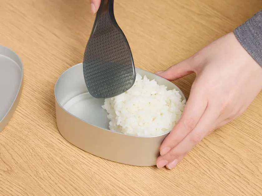 お弁当箱に盛り付け