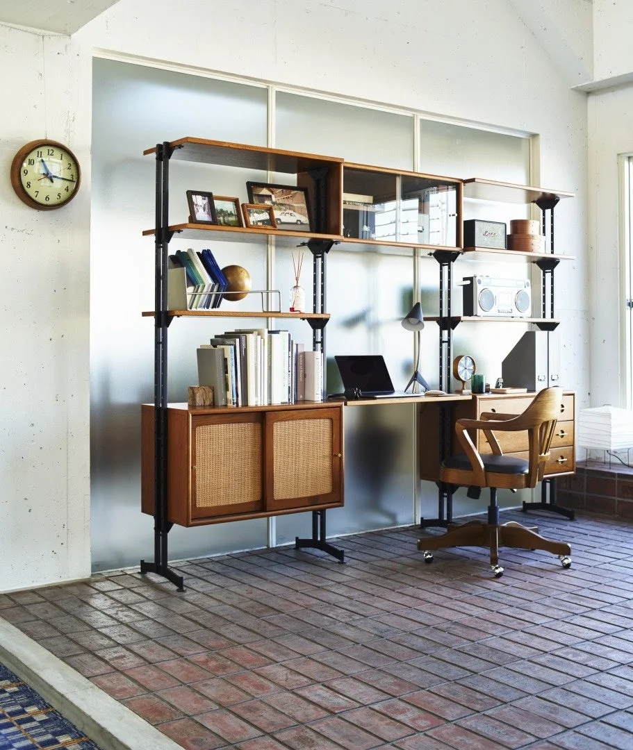 書斎、ホームオフィス、インテリア、シェルフ、デスク、椅子、本、ノートパソコン、木製家具、ラタン、レトロ、ヴィンテージ、収納