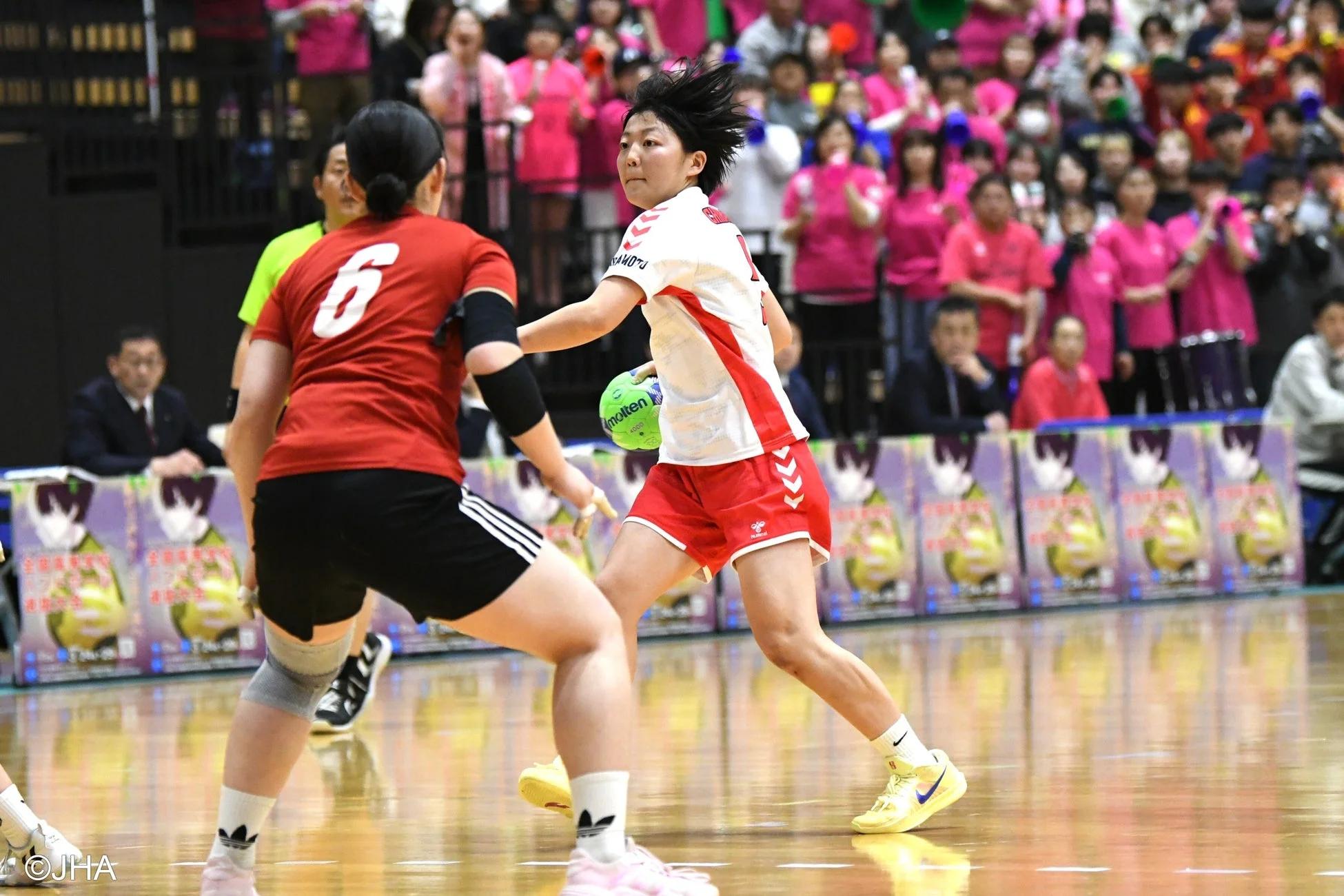 プレー中の選手