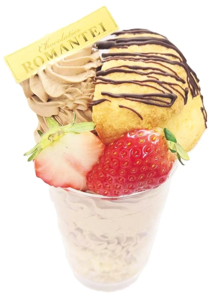 CAFÉ de ROMAN ベリーとスコーンのショコラパフェ