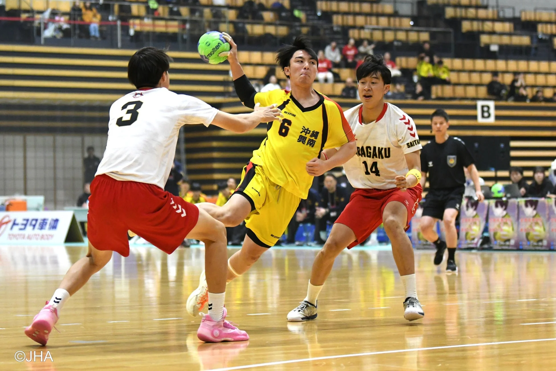 ハンドボールの試合風景