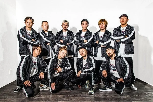 ダンスチーム「ARIYA」の集合写真