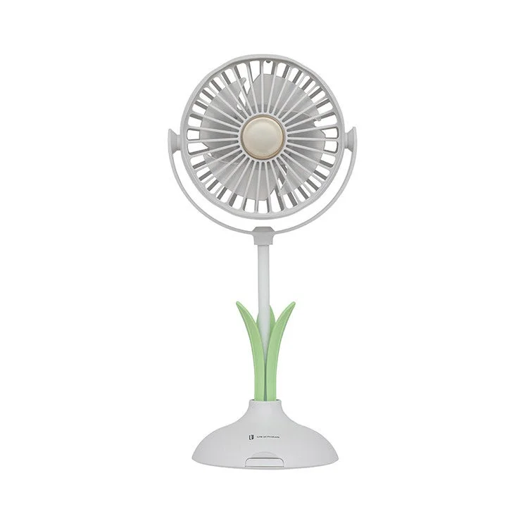 白い卓上扇風機が白い背景に置かれています。扇風機の支柱は緑色の葉のようなデザインが施されており、シンプルながらも特徴的な外観です。コンパクトなサイズで、パーソナルな利用に適しています。