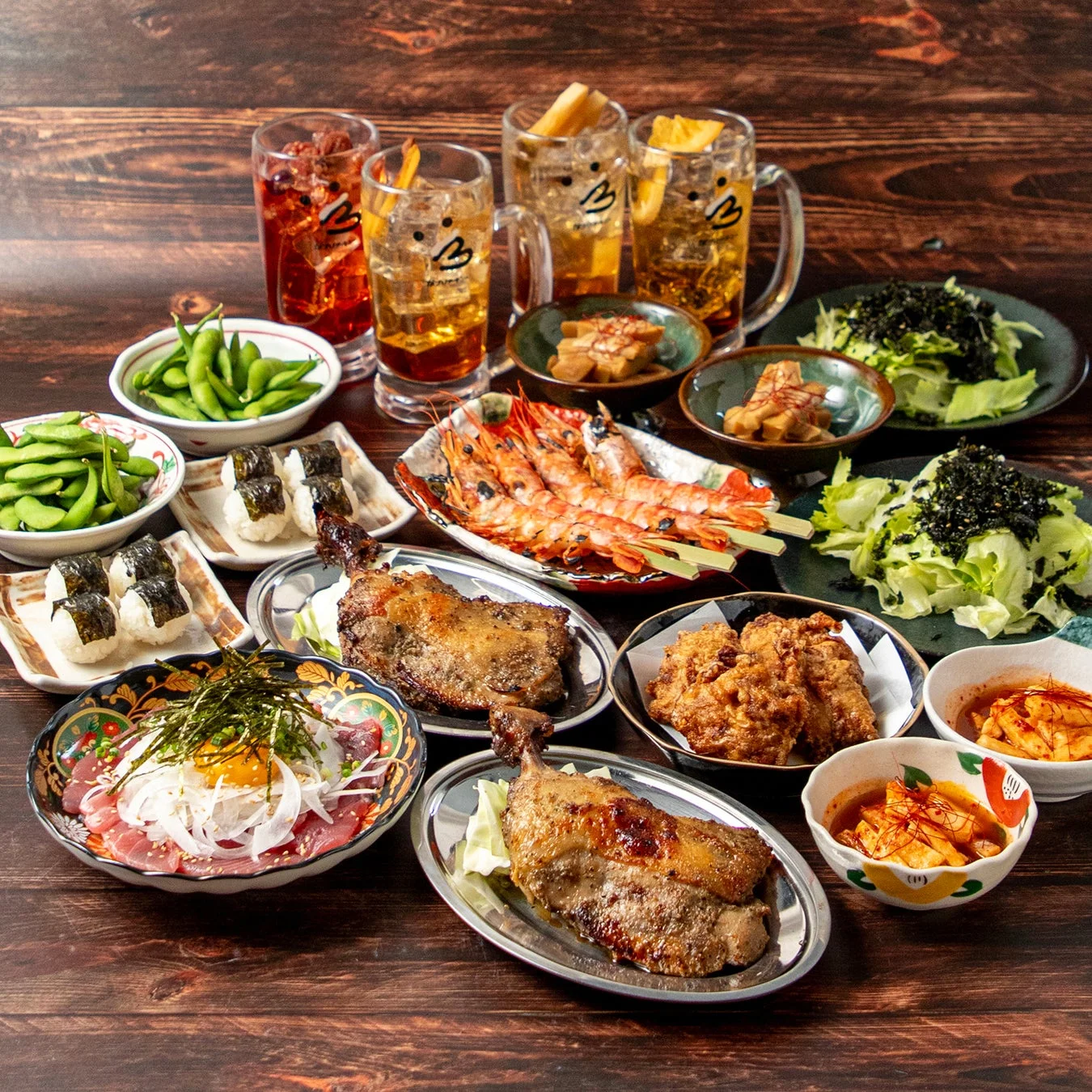 焼き鳥や海老、からあげなどが並ぶ「がブリチキン。」の宴会料理