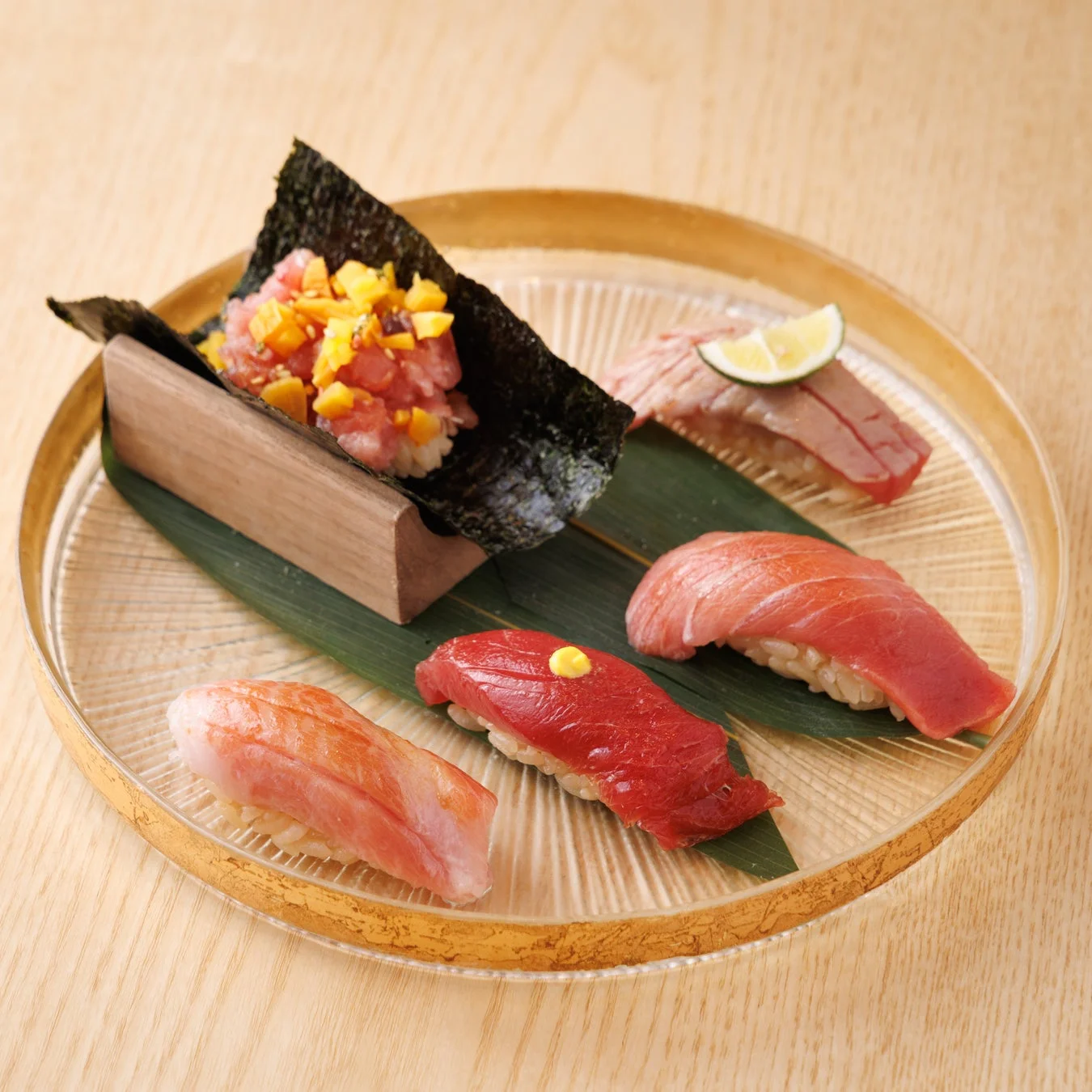 握り寿司と手巻き寿司のセット