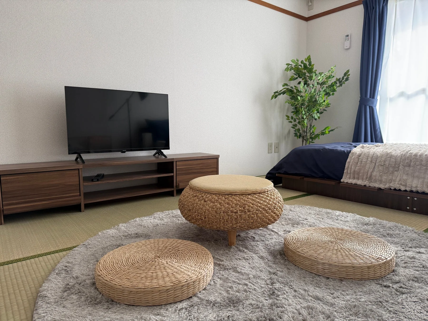 和モダンなリビングルーム