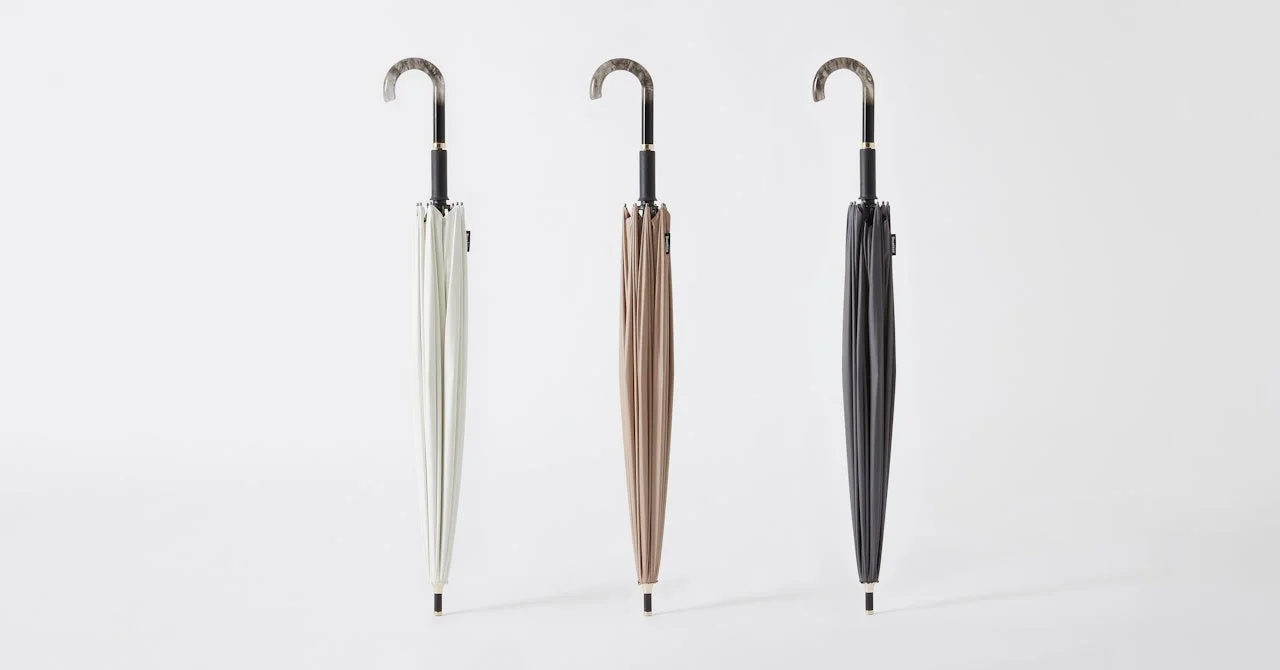 閉じた状態の傘