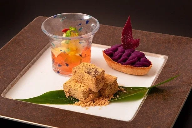 3種類の和菓子が並ぶデザートプレート