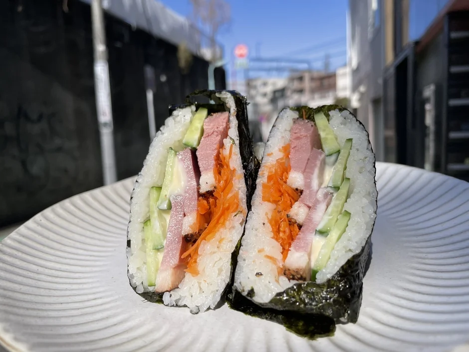 ハム、きゅうり、人参のおにぎらず