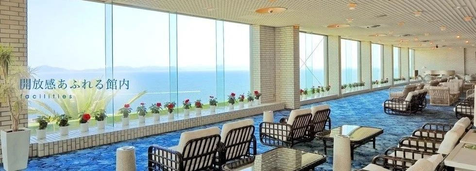 開放感あふれるラウンジ