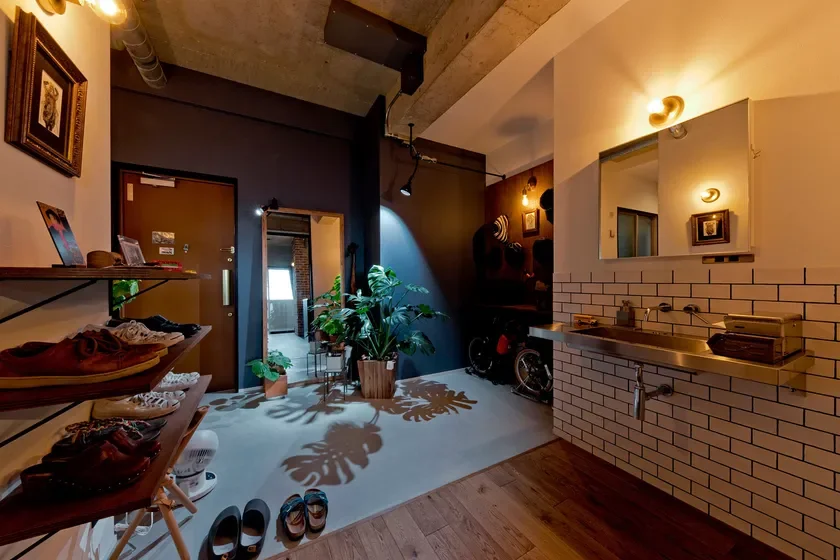 インダストリアルデザインの玄関