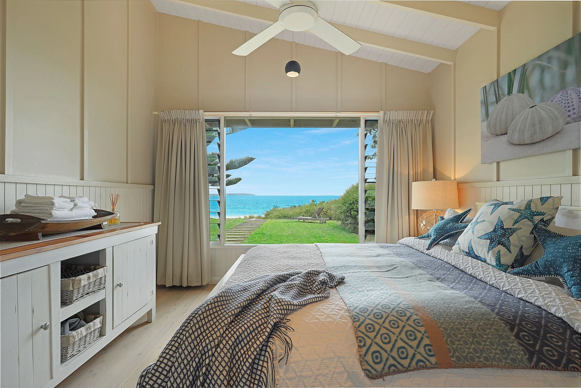 海が見える寝室