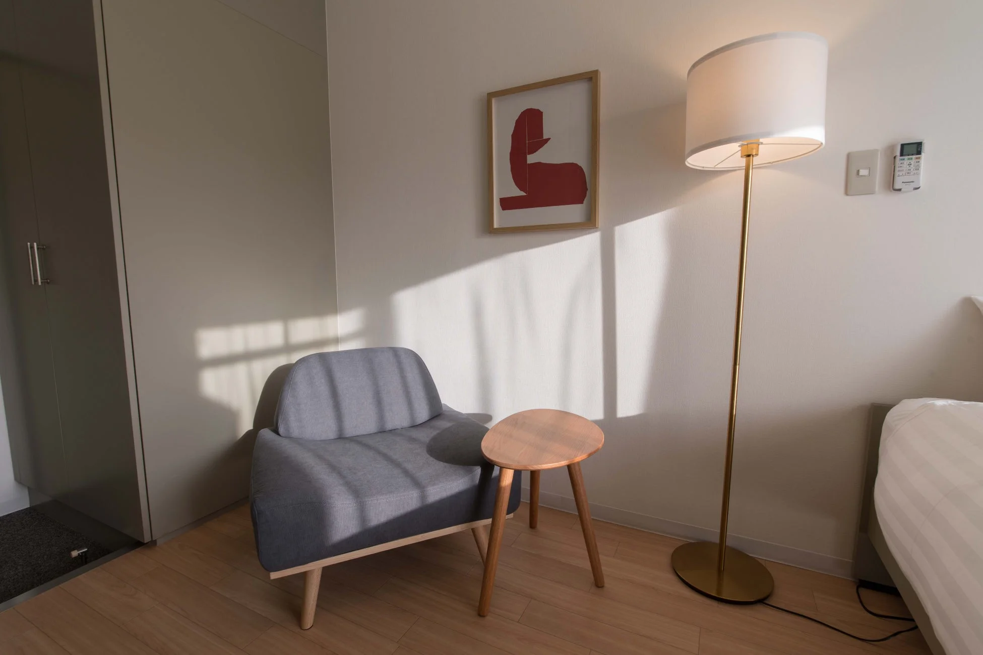 モダンでミニマリストな部屋のインテリア