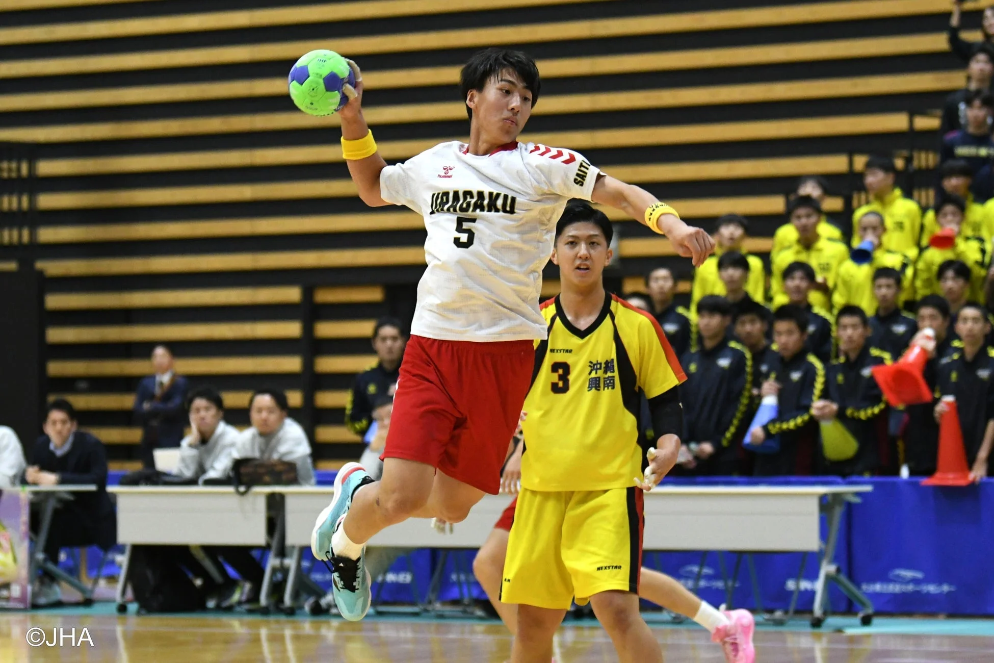 試合中の選手たち