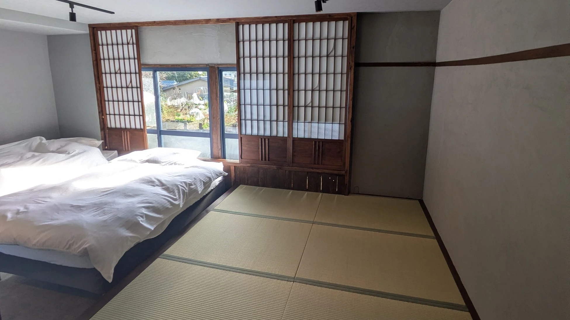 落ち着いた雰囲気の寝室