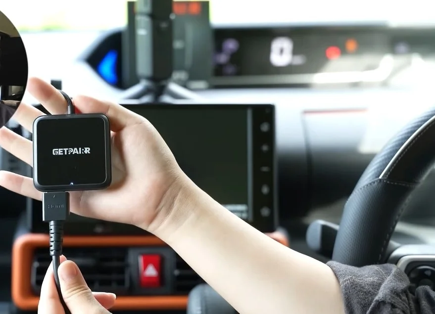 HDMIデバイスを接続する様子