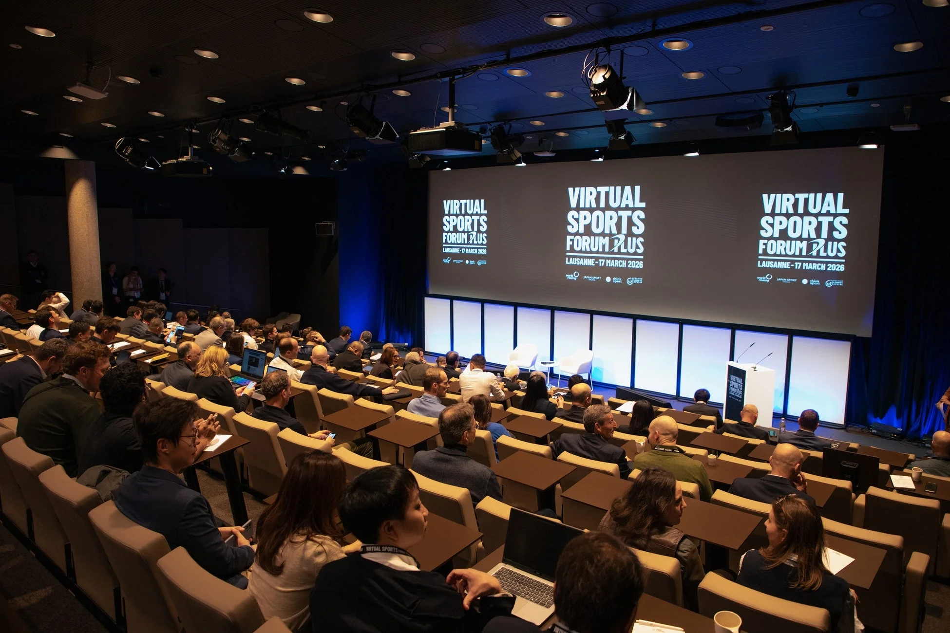 カンファレンス