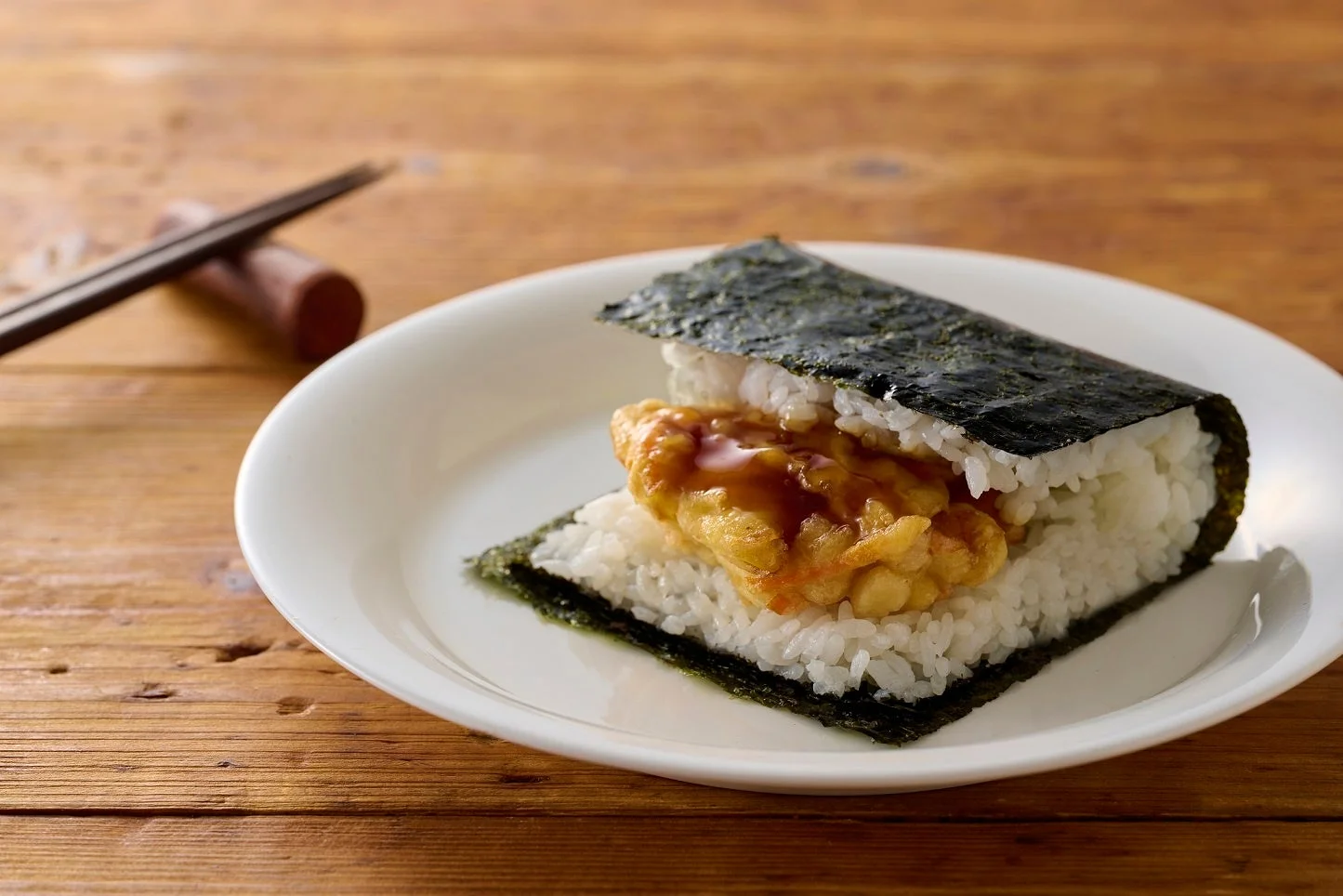 Delcy 小えび入りかき揚げ丼風おむすび 断面